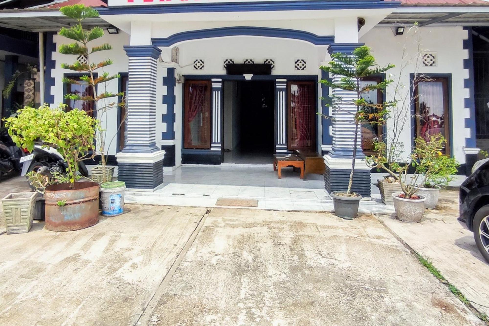 Reddoorz Syariah At Penginapan Eby Padang ภายนอก รูปภาพ