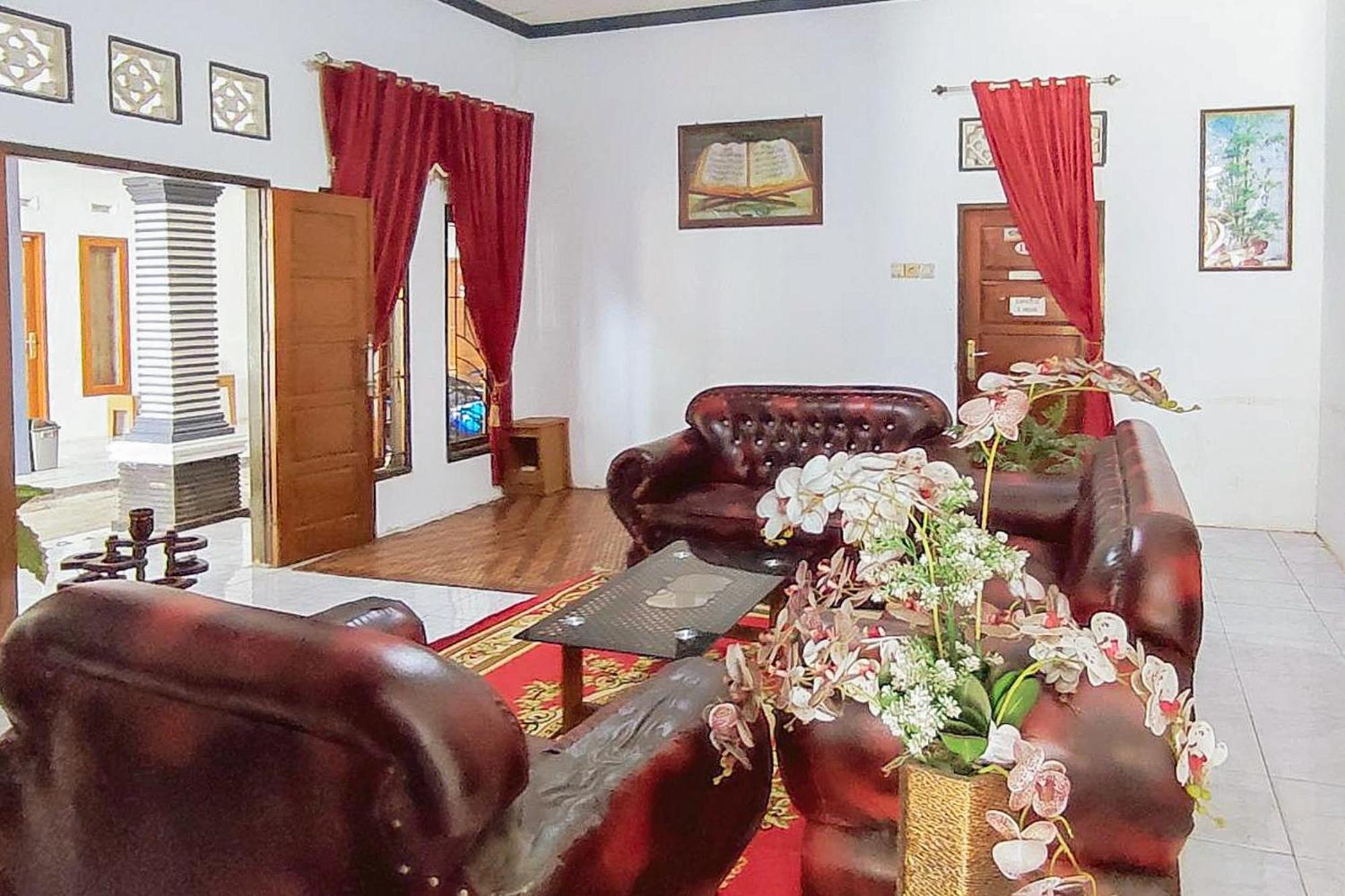 Reddoorz Syariah At Penginapan Eby Padang ภายนอก รูปภาพ